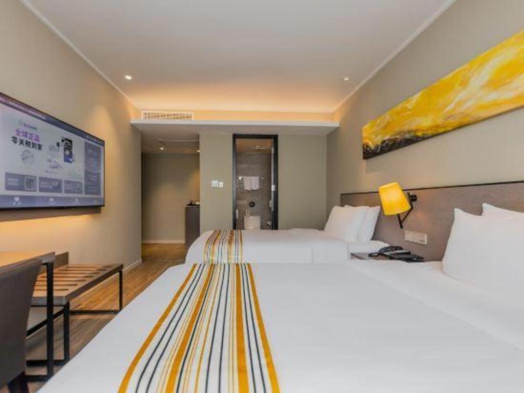 Home Inn Plus Shanghai New International Expo Center Yushan Road Yuanshen Sports Exterior photo