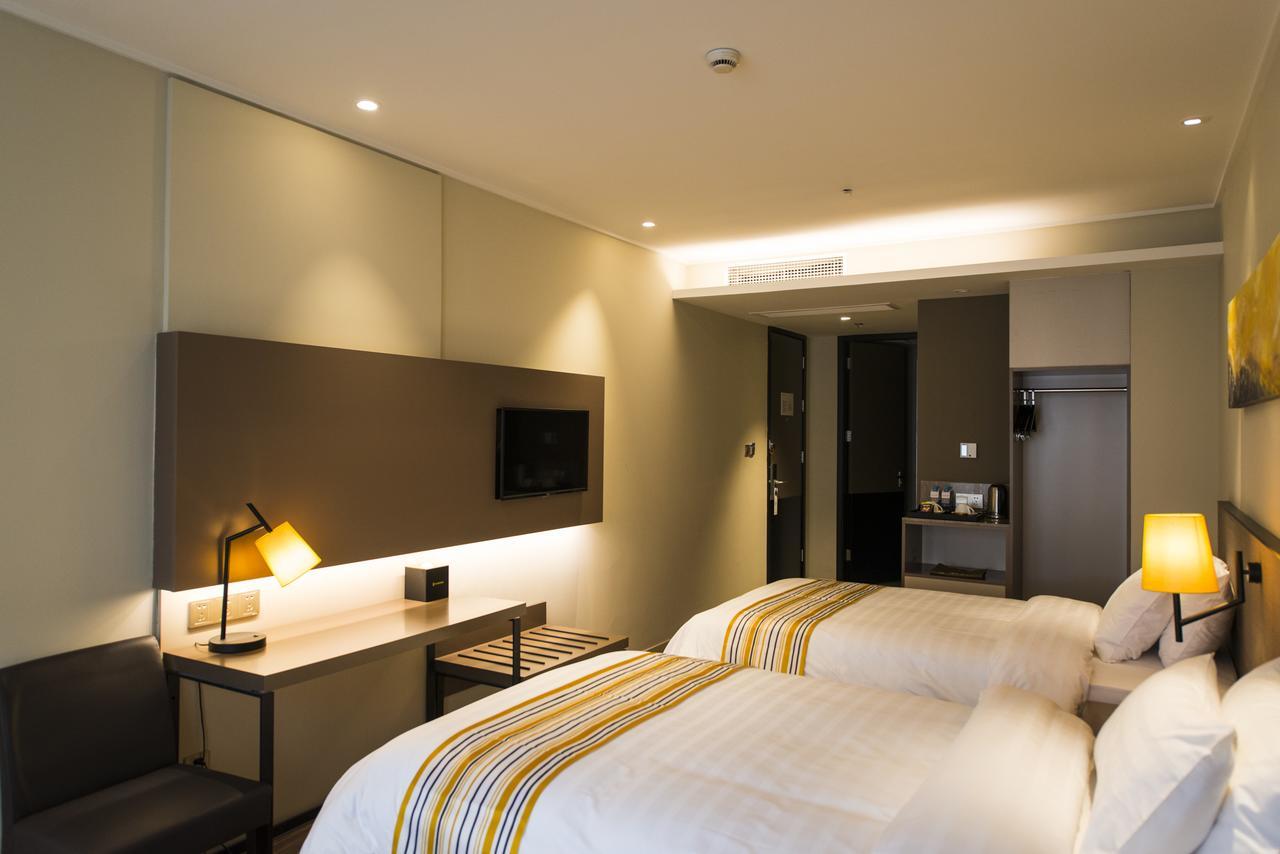Home Inn Plus Shanghai New International Expo Center Yushan Road Yuanshen Sports Exterior photo